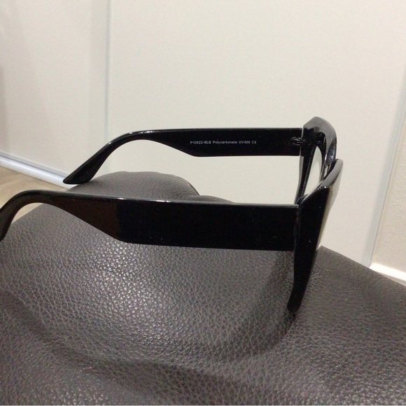 Black Oversized Frame Bluelight Glasses - Picture 2 of 3